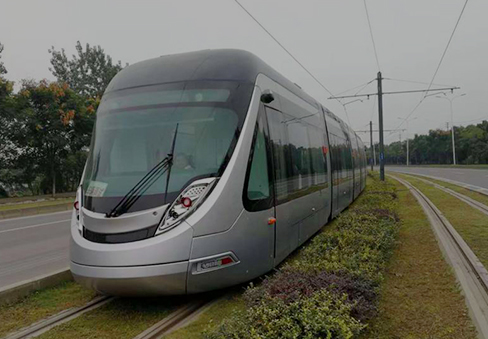 車輛在新津R1線運行